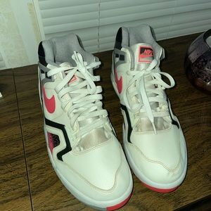 Men’s Nike mid tops